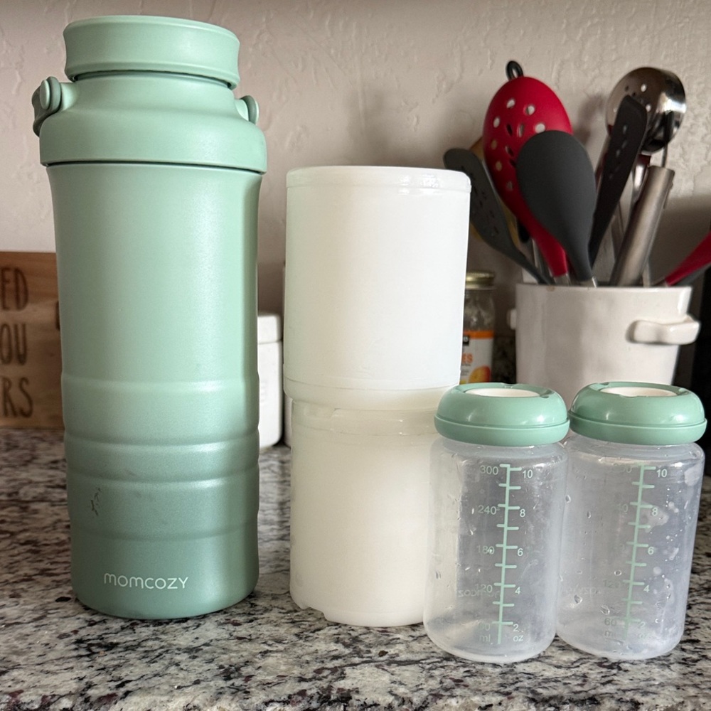 Momcozy Mint Green Insulated Bottle Set